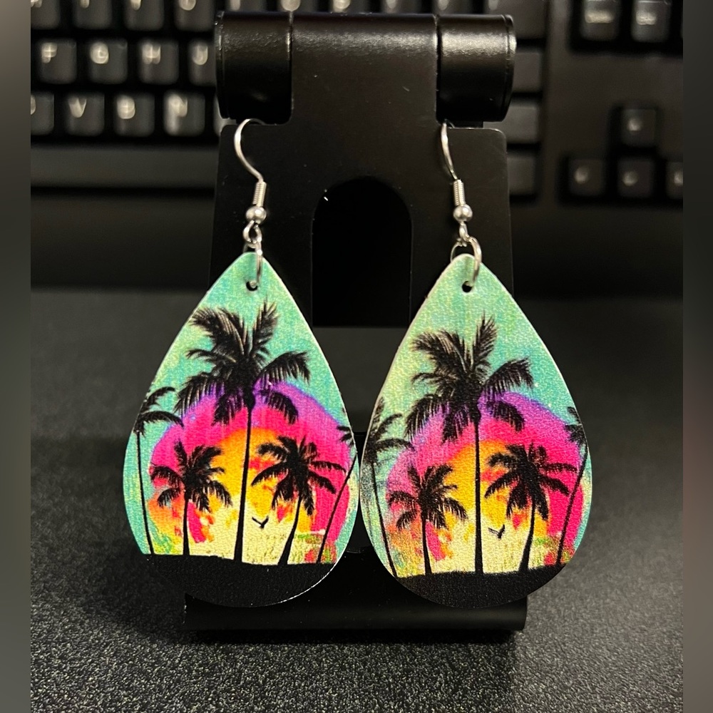 Palm Trees Pattern PU Leather earrings 🌴🌴